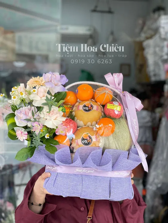 Giỏ trái cây quà tặng món quà tinh tế thể hiện sự chúc phúc, may mắn và tình cảm yêu thương đối với người nhận.