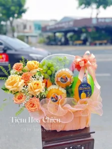Giỏ trái cây quà tặng sang trọng gửi gắm lời chúc sức khỏe, may mắn và thịnh vượng cho người nhận.