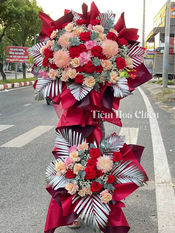 Đặt lãng hoa chúc mừng khai trương sang trọng, giúp thu hút tài lộc và mang lại may mắn cho gia chủ.