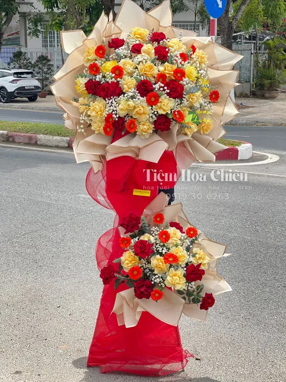 Đặt hoa chúc mừng khai trương lời chúc tốt đẹp về sự phát triển, thịnh vượng và may mắn cho chủ doanh nghiệp.