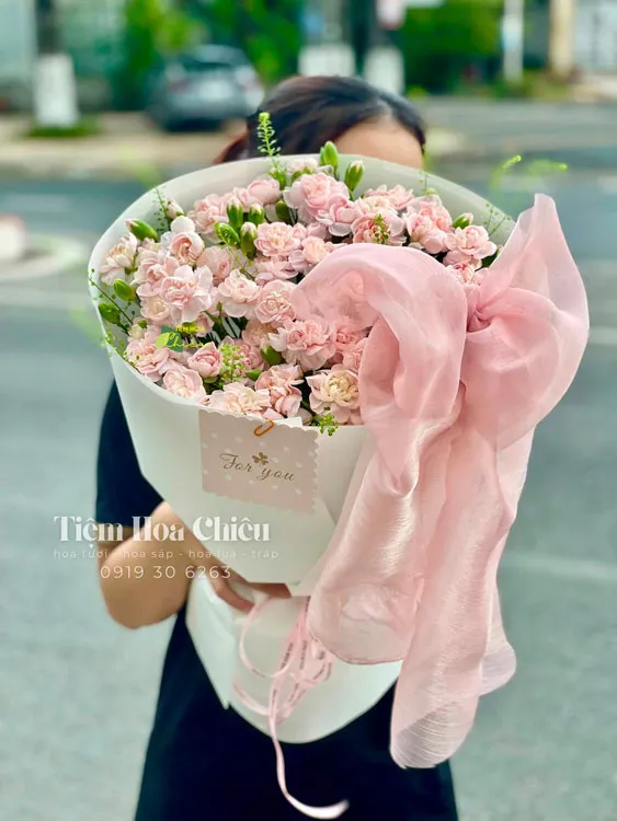 Đặt hoa ngày phụ nữ Việt Nam 20 10 mang thông điệp yêu thương, tri ân và tinh tế trong từng cánh hoa.