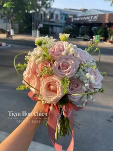 Shop hoa Bạc Liêu - Đặt hoa cưới cầm tay góp phần truyền tải câu chuyện tình yêu và phong cách riêng trong ngày trọng đại.