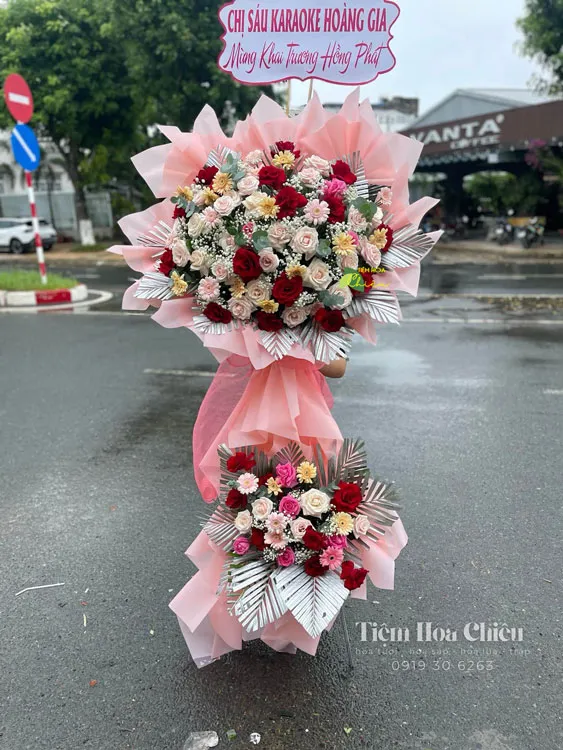 Đặt hoa chúc mừng khai trương may mắn và thịnh vượng, thể hiện tấm lòng và lời chúc tốt đẹp đến gia chủ.