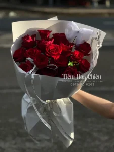 Đặt hoa tươi sinh nhật tạo ấn tượng tốt đẹp trong lòng người nhận, giúp bạn củng cố mối quan hệ và thể hiện sự trân trọng.