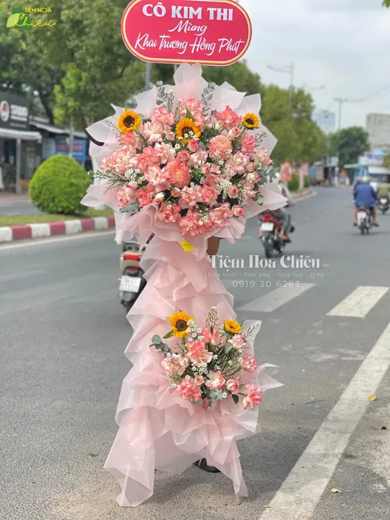 Đặt hoa chúc mừng khai trương Bạc Liêu tượng trưng cho lời chúc hanh thông, phát đạt và khởi đầu thuận lợi.