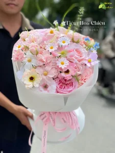 Hoa sáp thể hiện sự sang trọng và đẳng cấp, góp phần tô điểm cho không gian sống thêm sang trọng và tinh tế.