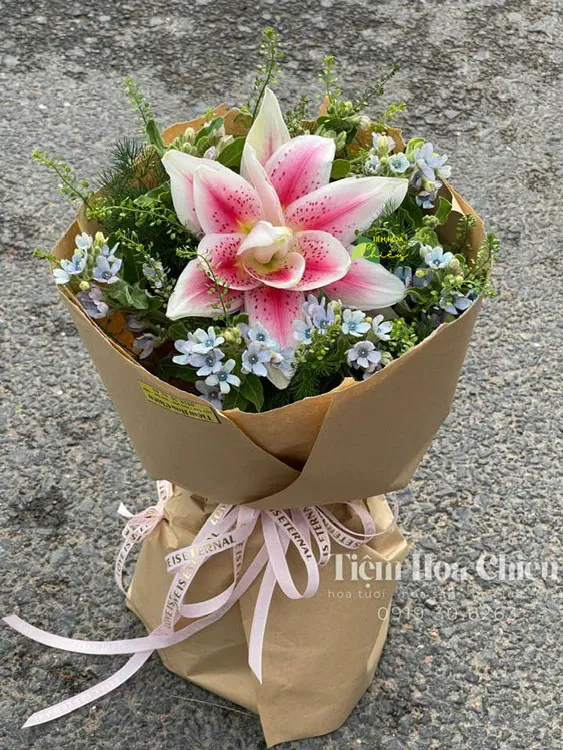 Đặt hoa chúc mừng sinh nhật mang cảm xúc chân thật, chạm đến trái tim người nhận bởi những thông điệp ẩn chứa đằng sau.