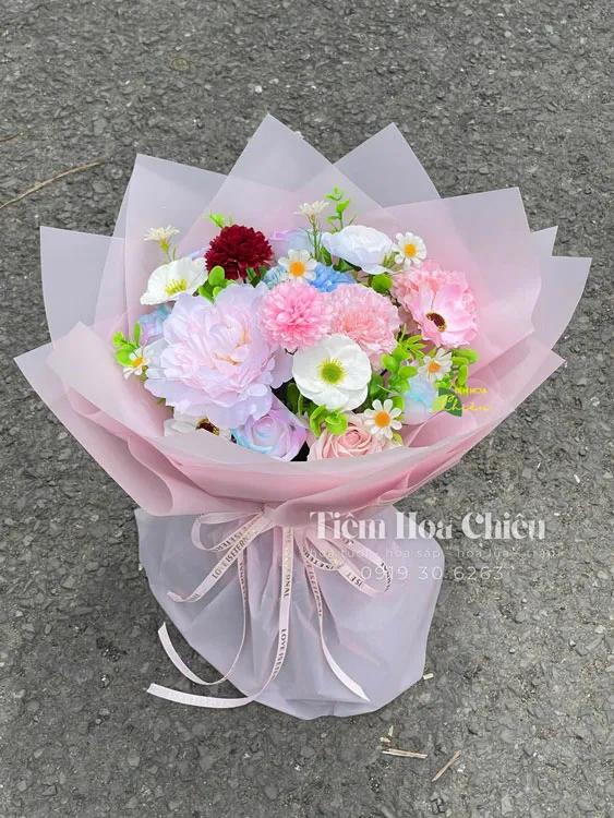 Hoa sáp tượng trưng cho sự trân trọng và lâu bền trong mối quan hệ giữa người tặng và người nhận.