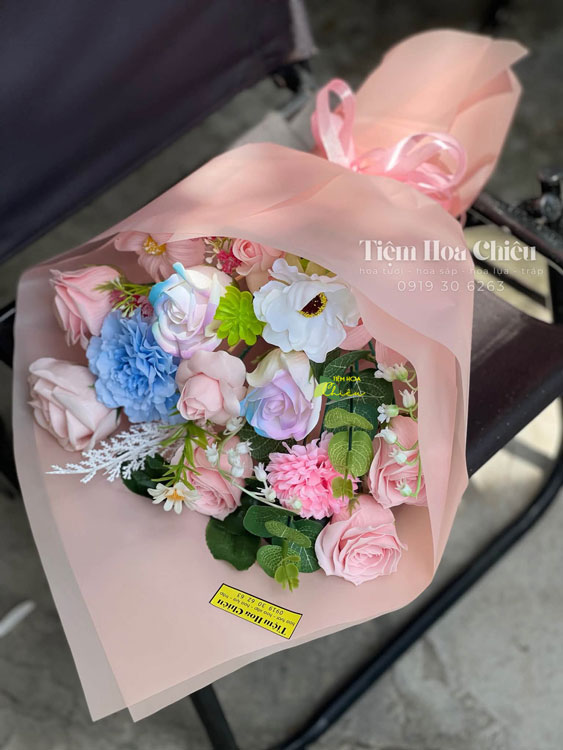 Hoa sáp với đa dạng mẫu mã, màu sắc, món quà đầy ý nghĩa, thể hiện tình cảm và tâm tư của người tặng.
