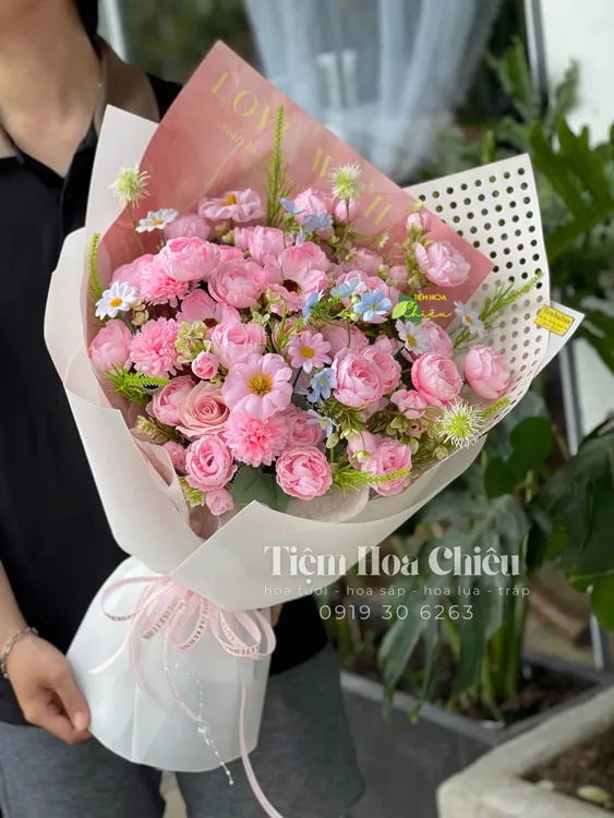 Hoa sáp với thiết kế sang trọng, bền đẹp mang ý nghĩa may mắn, thịnh vượng và phát triển bền vững.