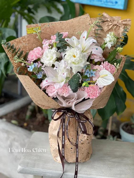 Đặt hoa ngày phụ nữ Việt Nam 20 10 món quà thể hiện sự biết ơn, lòng kính trọng cùng lời chúc sức khỏe từ tâm.