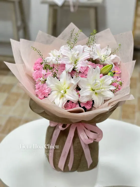Đặt hoa để cảm ơn bày tỏ lòng biết ơn và lời chúc phúc vô tận mang đến niềm vui, năng lượng tích cực cho người nhận.
