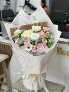 Hoa sáp món quà ý nghĩa lan tỏa hương thơm nhẹ nhàng, thư giãn, góp phần tạo bầu không khí ấm cúng và lãng mạn.