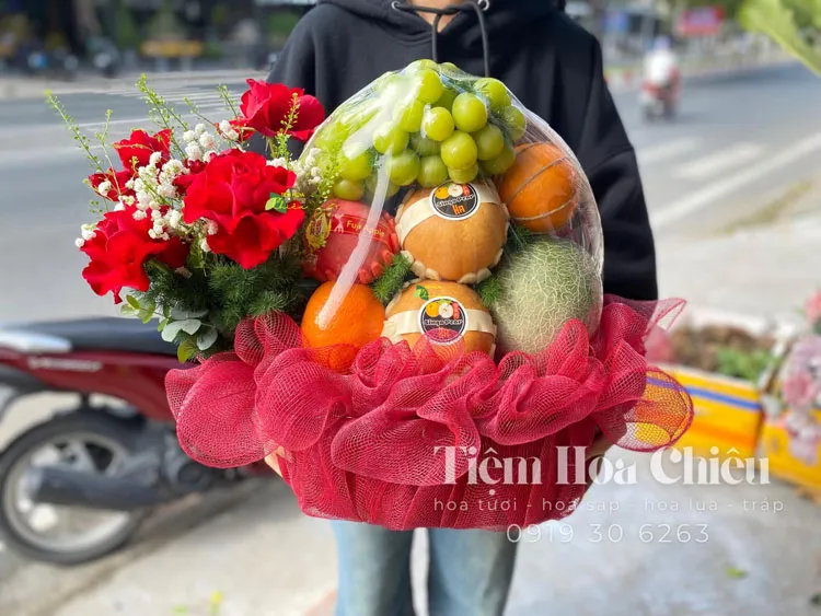 Giỏ trái cây quà tặng được sắp xếp đẹp mắt nâng cao trải nghiệm tặng quà, khiến người nhận cảm thấy thực sự đặc biệt.